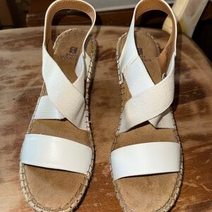 White Mountain Women's Cream and Tan Crisscross Sandals